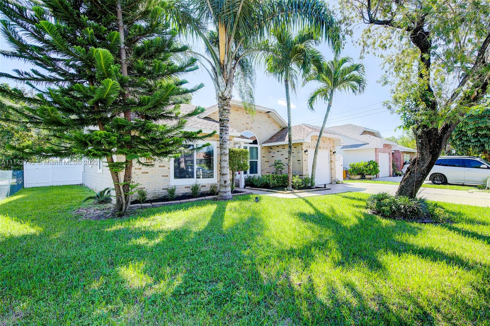 23276 Cedar Hollow Way Boca Raton, FL 33433 - Photo 4 of 27 Gallery Image 4