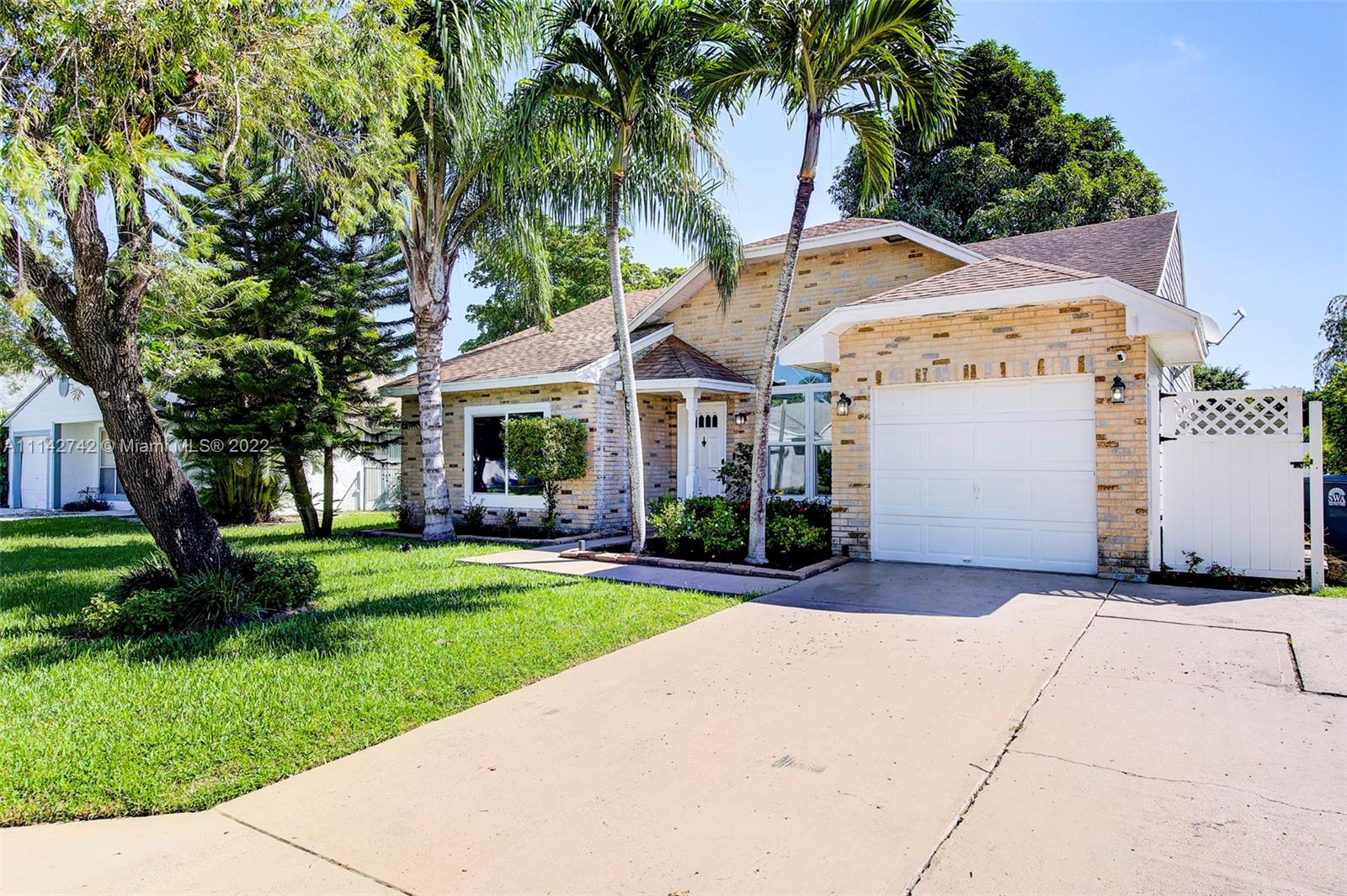 23276 Cedar Hollow Way Boca Raton, FL 33433 - Photo 6 of 27 Gallery Image 6