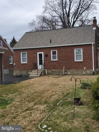 a house with swimming pool in front of it