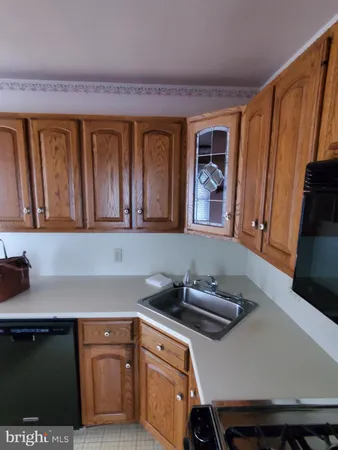 a view of a window in an empty room