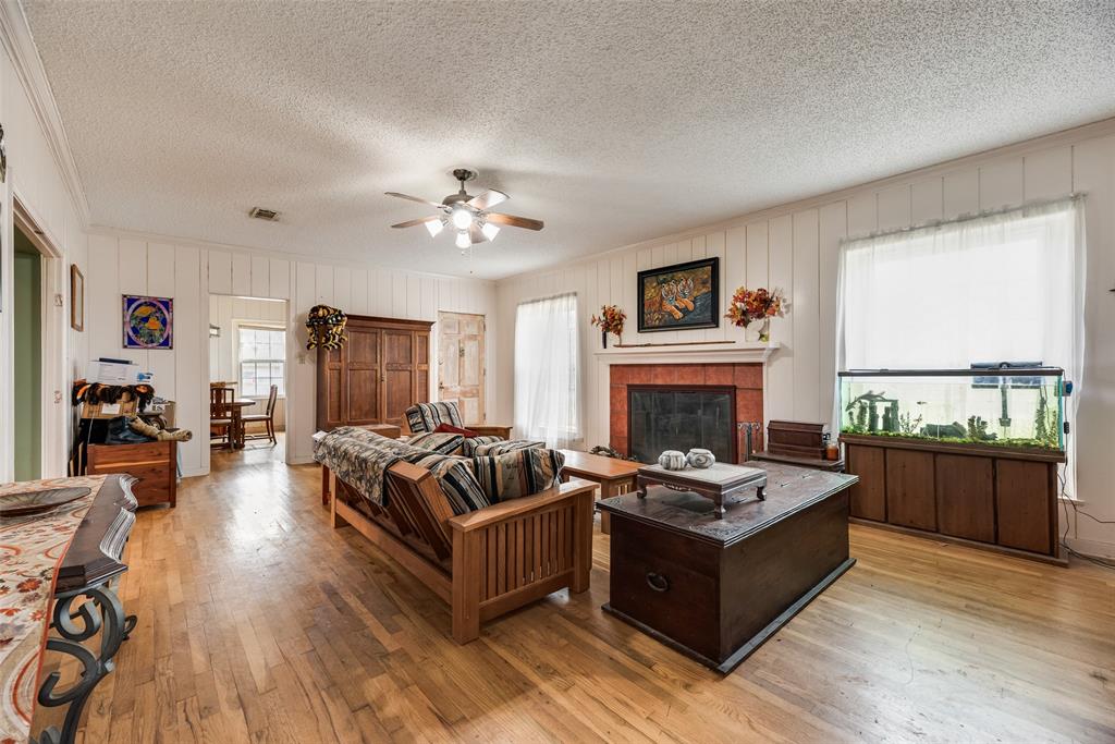 508 Martin Lane Euless, TX 76040 - Photo 6 of 34