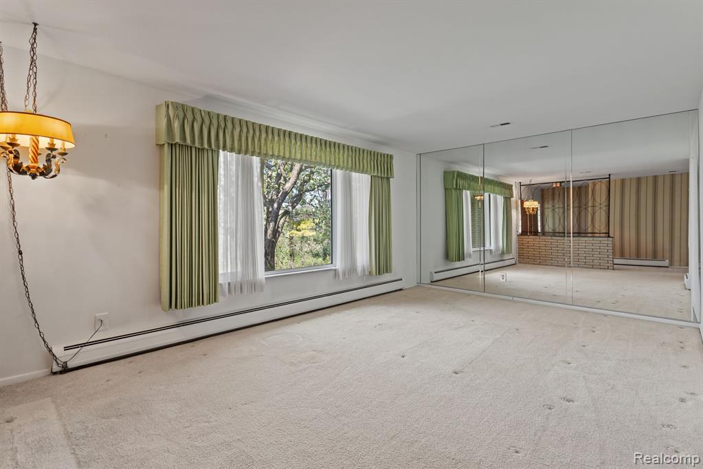 25826 Farmington Road Farmington Hills, MI 48336 - Photo 13 of 43