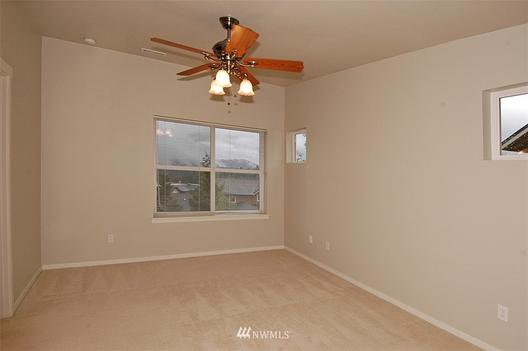 111 Sky Ridge Road Northwest, Unit 306 Issaquah, WA 98027 - Photo 13 of 18