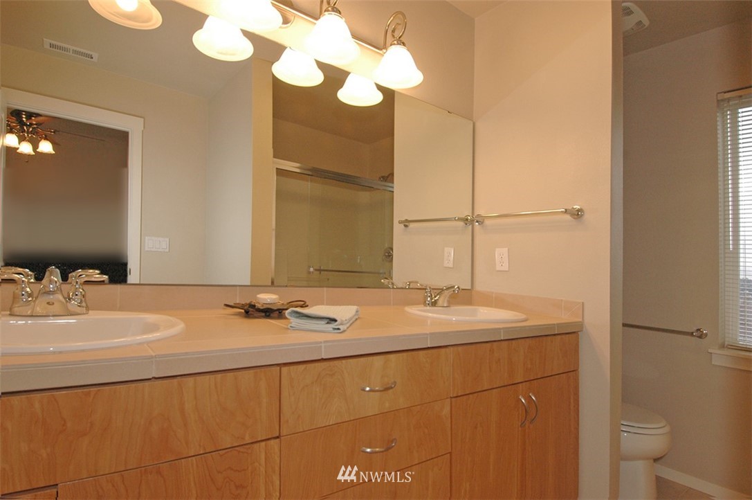 111 Sky Ridge Road Northwest, Unit 306 Issaquah, WA 98027 - Photo 14 of 18