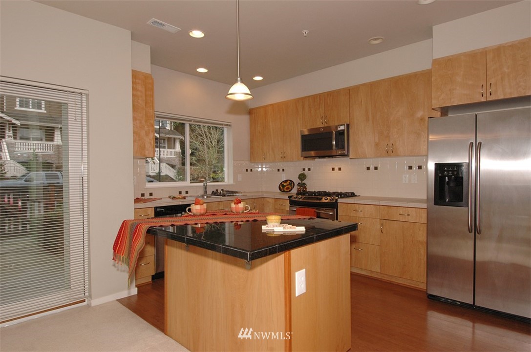 111 Sky Ridge Road Northwest, Unit 306 Issaquah, WA 98027 - Photo 9 of 18