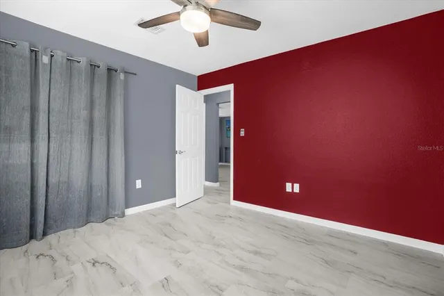 a view of a livingroom with a workspace