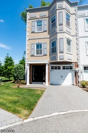 $625,000 | 21 Stonybrook Circle, Fairfield, NJ 07004
