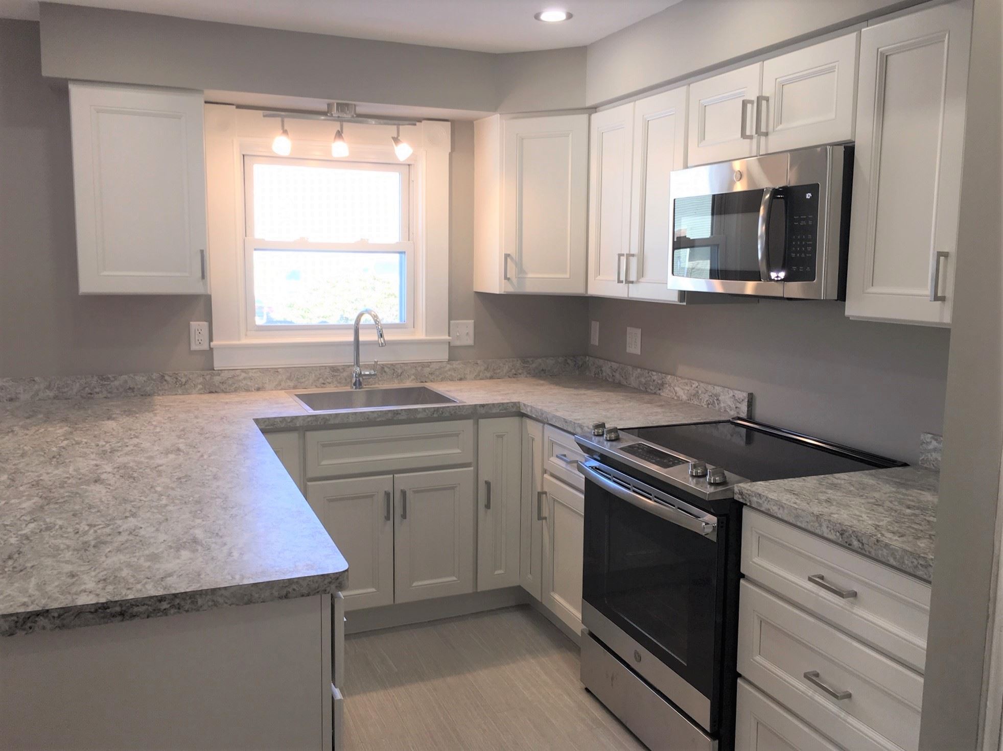 251 Knox Marsh Road, Unit 1 Dover, NH 03820 - Photo 4 of 31