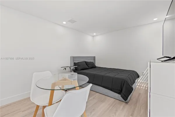 $1,800 | 5855 Southwest 62nd Street, Unit 1, Miami, FL 33143