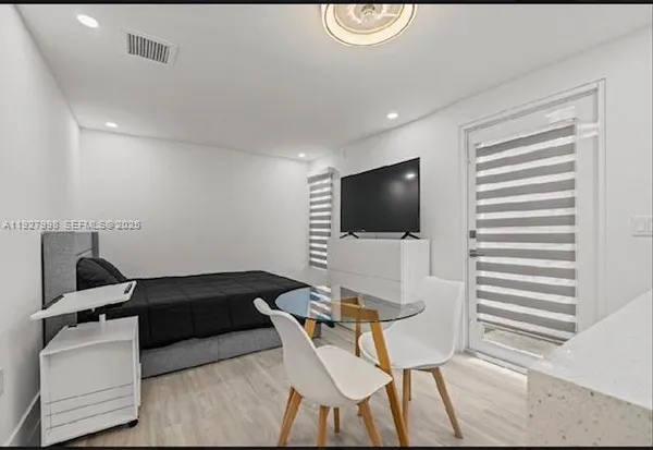 $1,800 | 5855 Southwest 62nd Street, Unit 1, Miami, FL 33143