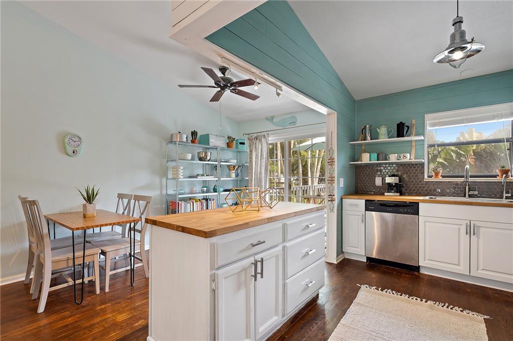 3713 Southeast Lower Street Stuart, FL 34997 - Photo 10 of 36 Gallery Image 10