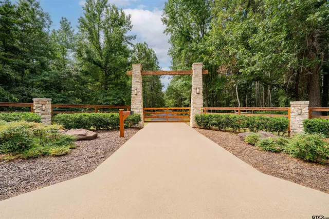 $1,550,000 | 455 Southeast Se Cr, Scroggins, TX 75480