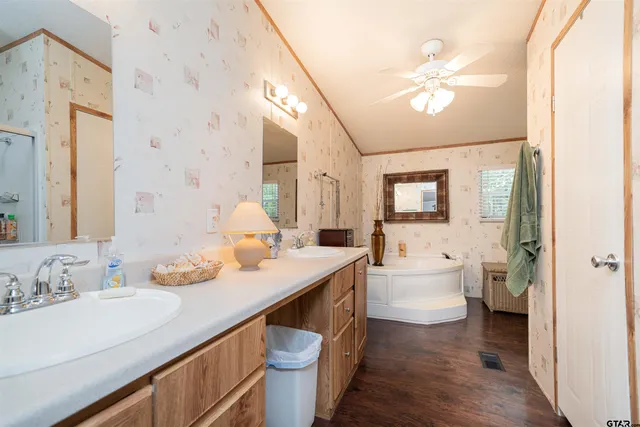 $1,550,000 | 455 Southeast Se Cr, Scroggins, TX 75480