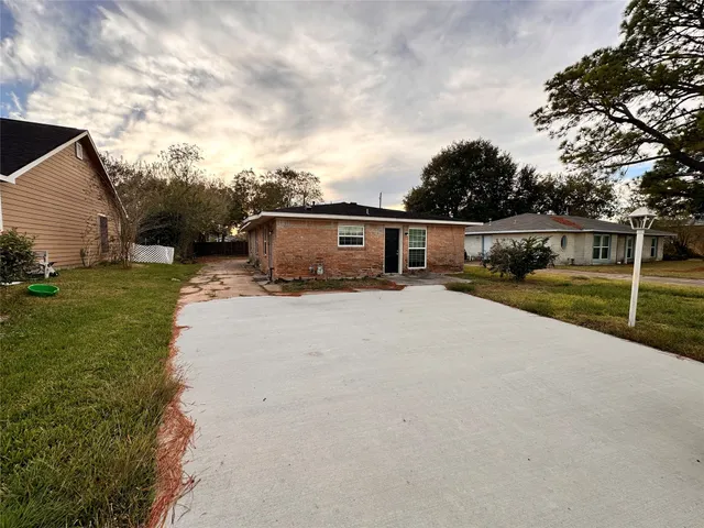 $1,650 | 2618 Hill Avenue, Dickinson, TX 77539