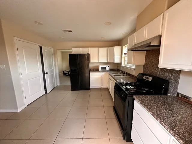 $1,650 | 2618 Hill Avenue, Dickinson, TX 77539