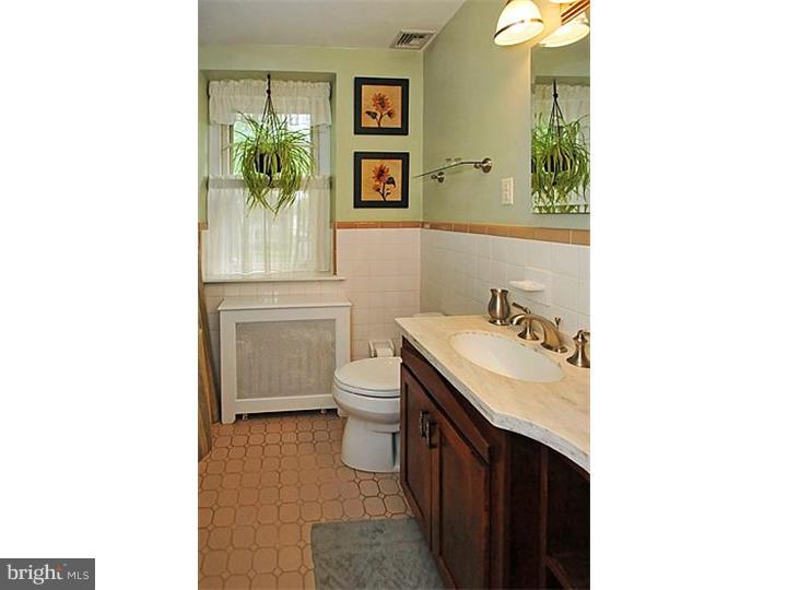 332 Fisher Road Jenkintown, PA 19046 - Photo 18 of 25 Bathroom