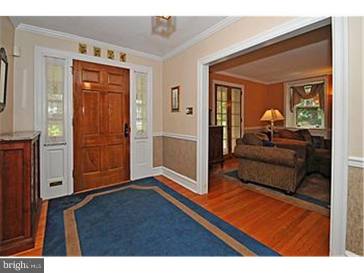 332 Fisher Road Jenkintown, PA 19046 - Photo 3 of 25 Foyer