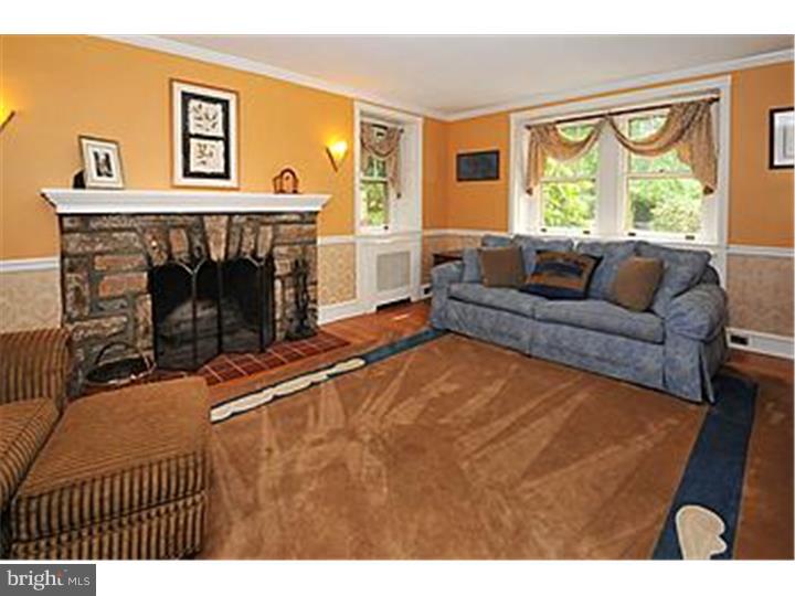 332 Fisher Road Jenkintown, PA 19046 - Photo 5 of 25 Living Room