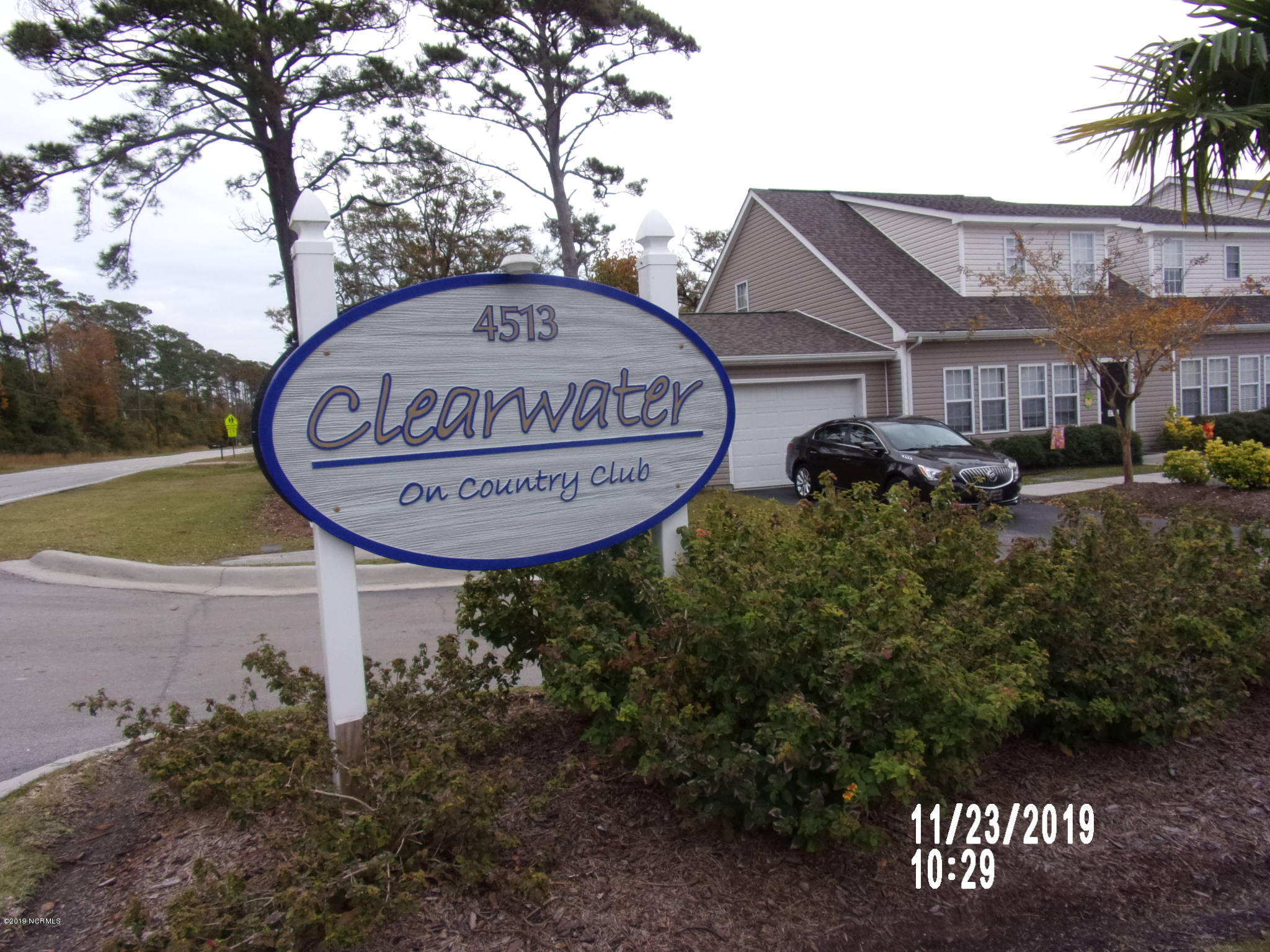 4513 Country Club Road Morehead City, NC 28557 - Photo 3 of 8 107_6881