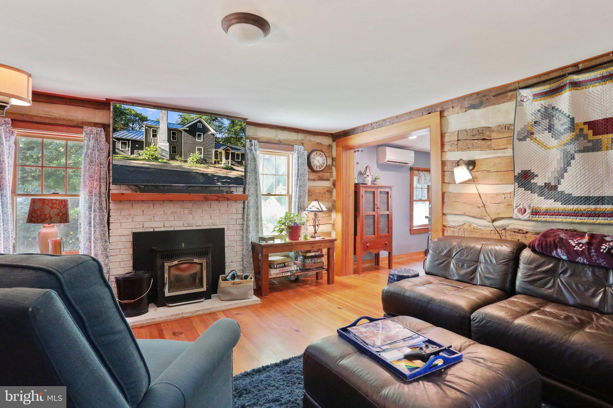 36876 Highwater Road Hillsboro, VA 20132 - Photo 14 of 64 Living Room