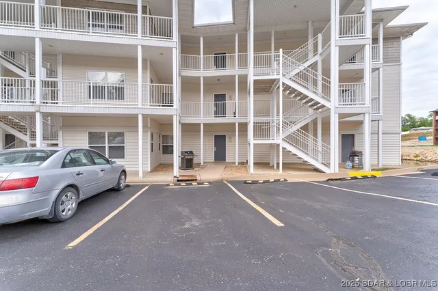 $249,900 | 4935 Robbins Circle, Unit 211, Osage Beach, MO 65065