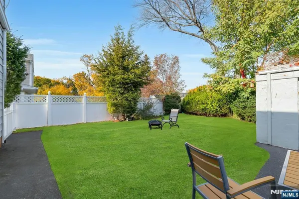 a view of backyard with house and garden
