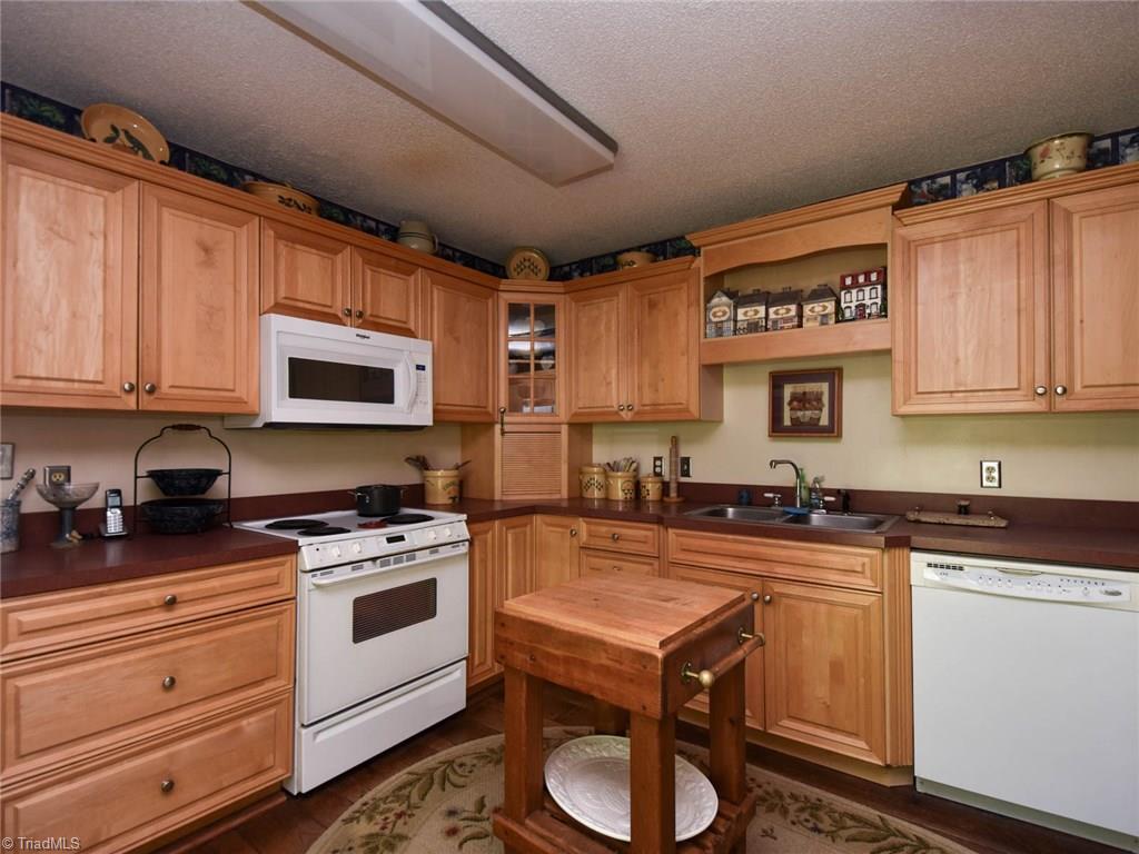 946 Amity Road Asheboro, NC 27203 - Photo 5 of 27 Gallery Image 5