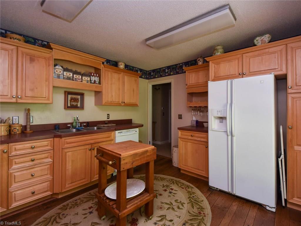 946 Amity Road Asheboro, NC 27203 - Photo 6 of 27 Gallery Image 6