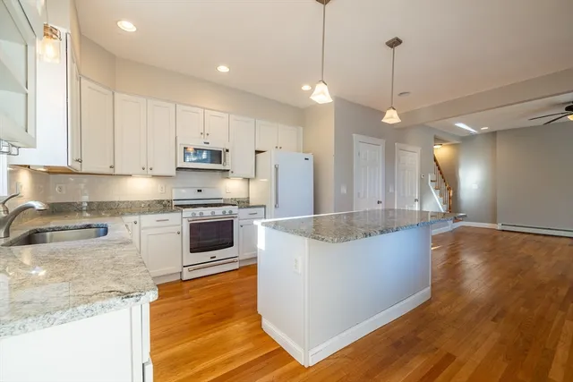 $2,650 | 151 R Methuen Street, Unit 151R, Lowell, MA 01850