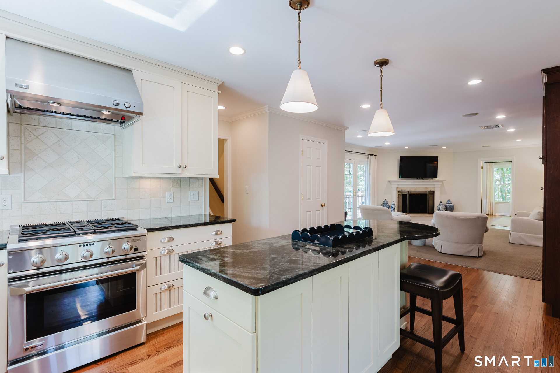 115 Tokeneke Road Darien, CT 06820 - Photo 8 of 28 Eat-in Kitchen