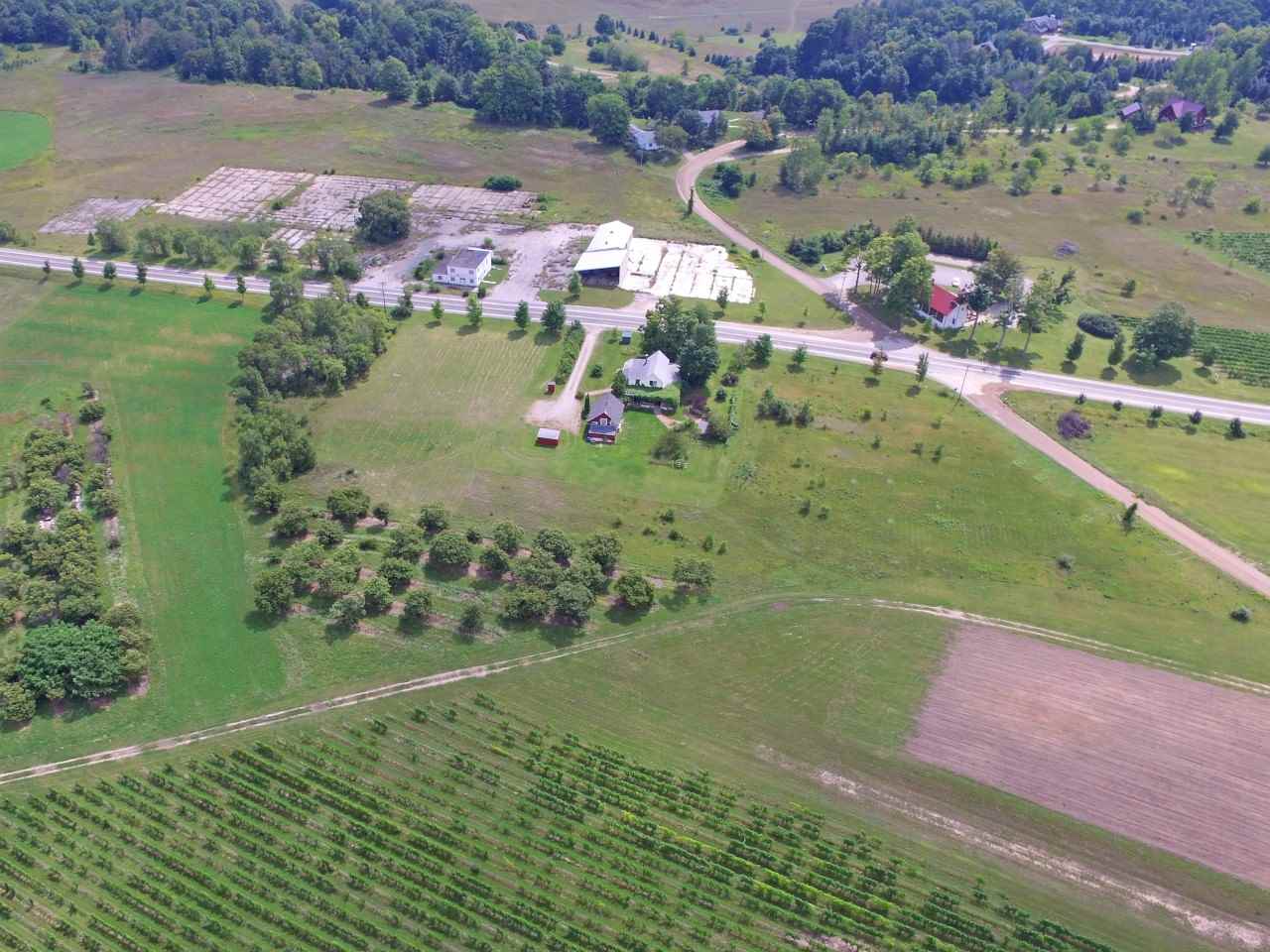 11553 Center Road Traverse City, MI 49686 - Photo 4 of 59 1837283-3.JPG