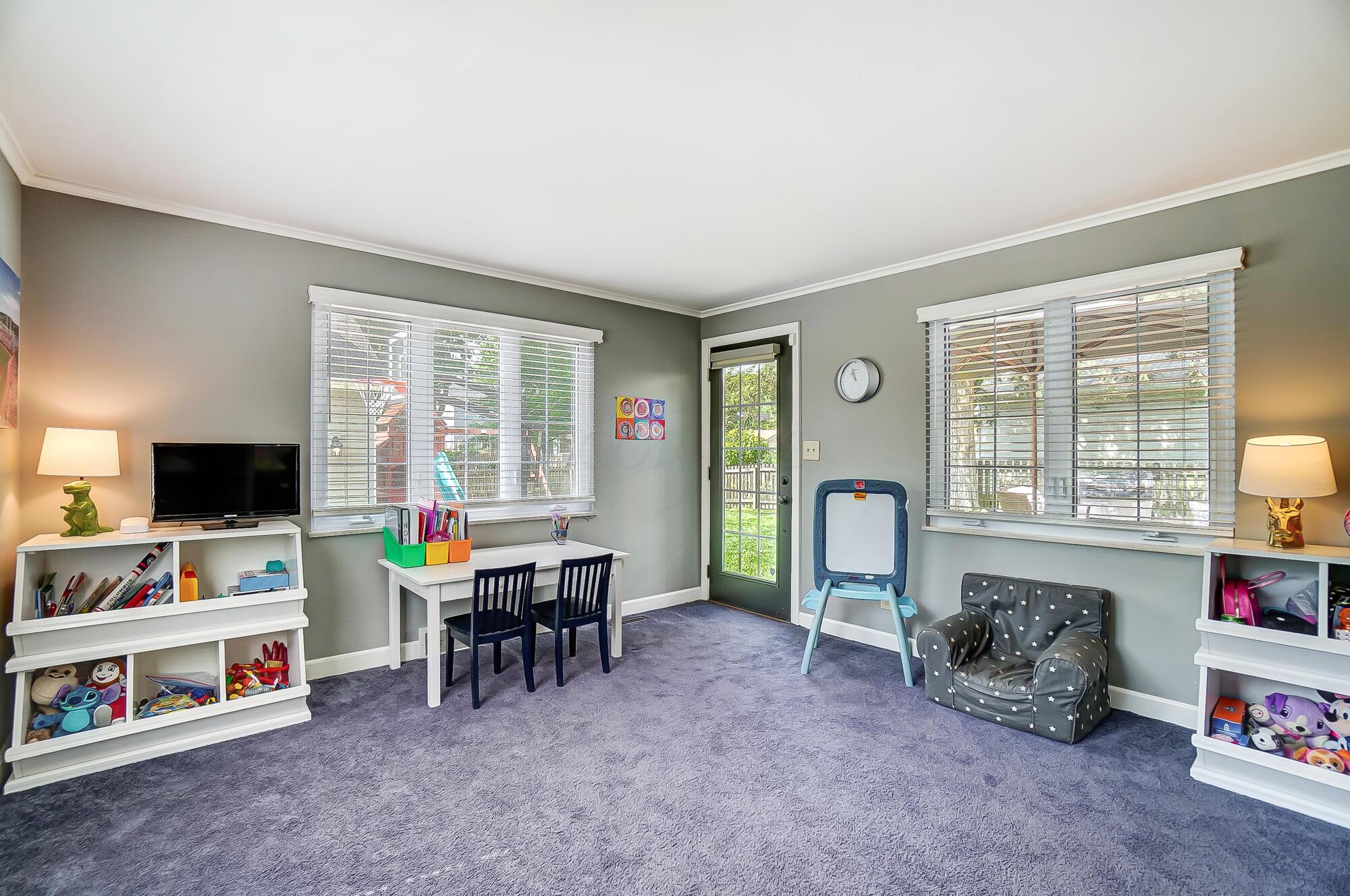 1539 Cardiff Road Columbus, OH 43221 - Photo 20 of 45 Sunny room with door to access the backyard!