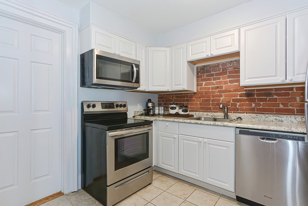 72 Temple Street, Unit 2 Springfield, MA 01105 - Photo 11 of 18 Gallery Image 11