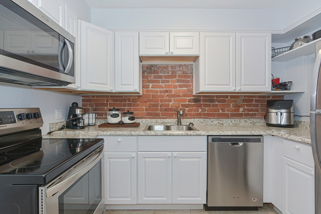 72 Temple Street, Unit 2 Springfield, MA 01105 - Photo 12 of 18 Gallery Image 12