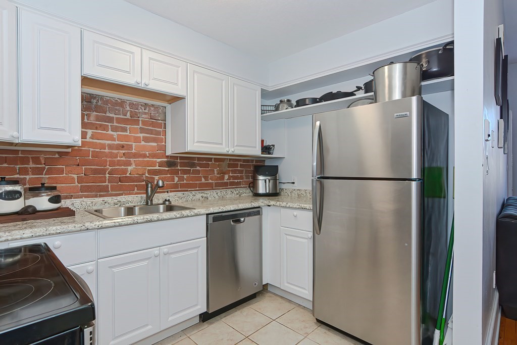 72 Temple Street, Unit 2 Springfield, MA 01105 - Photo 13 of 18 Gallery Image 13
