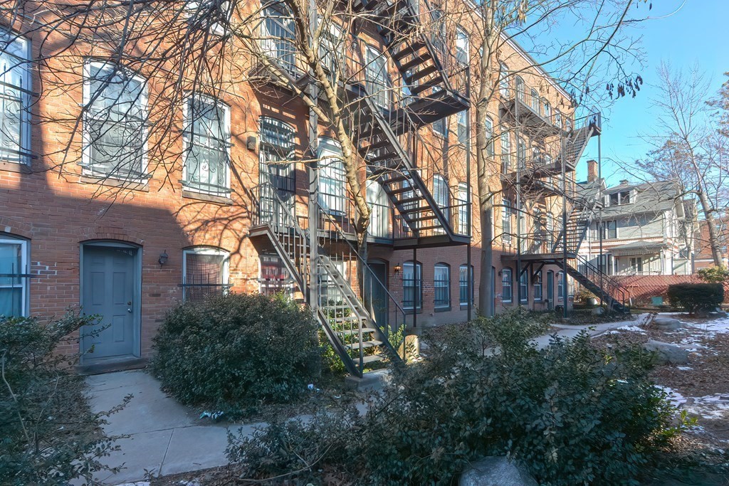72 Temple Street, Unit 2 Springfield, MA 01105 - Photo 4 of 18 Gallery Image 4