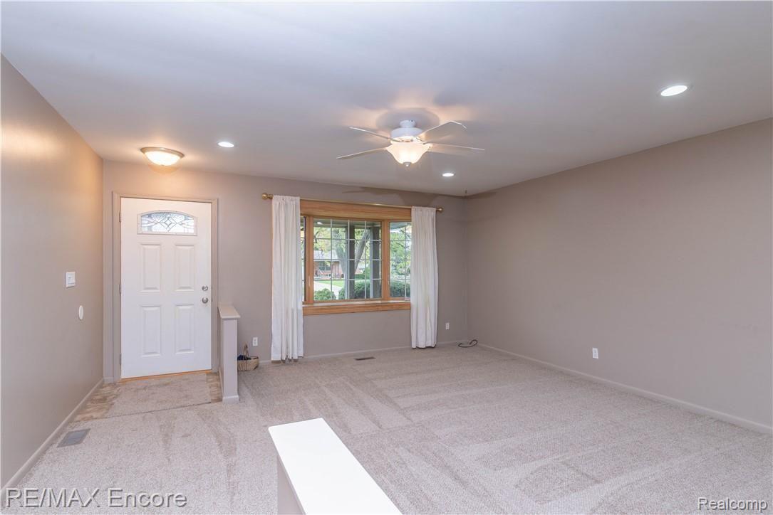 5393 Copley Square Road Grand Blanc, MI 48439 - Photo 4 of 22 Front living room with bay window!