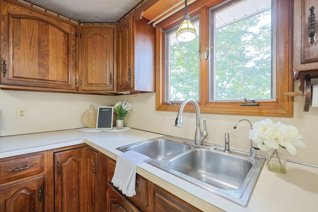 159 Orient Street Worcester, MA 01604 - Photo 10 of 42 Gallery Image 10