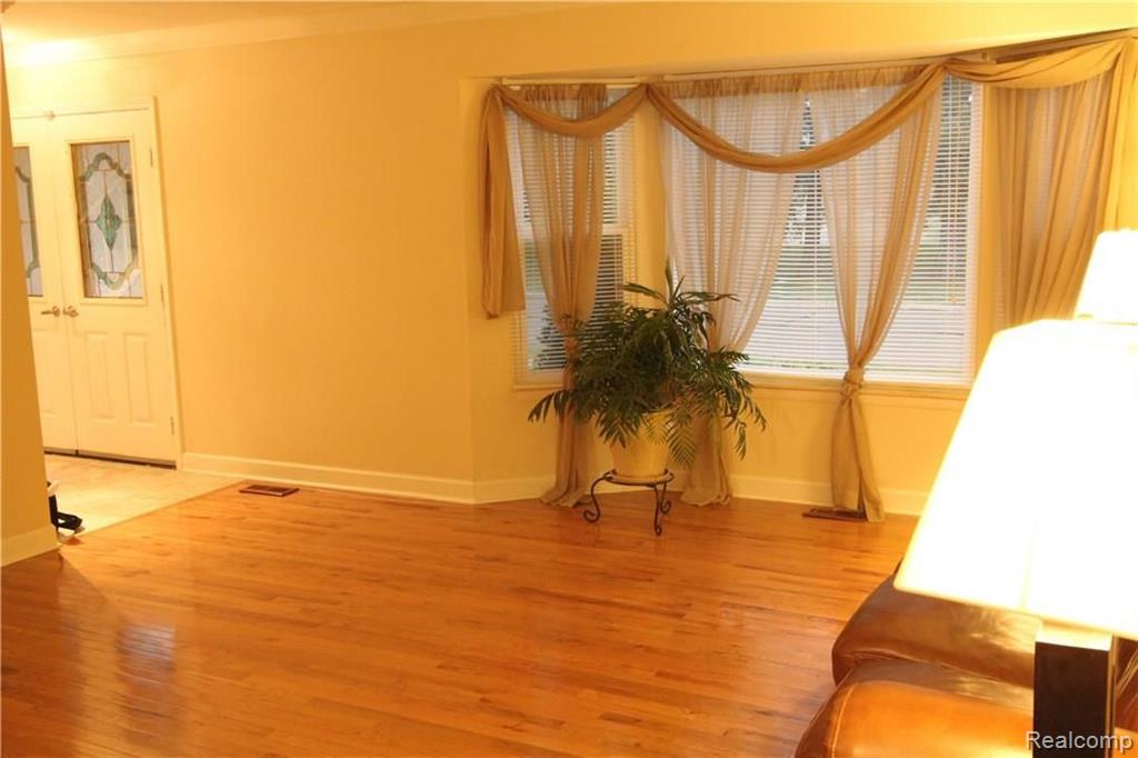 816 Hampton Circle Rochester Hills, MI 48307 - Photo 14 of 35