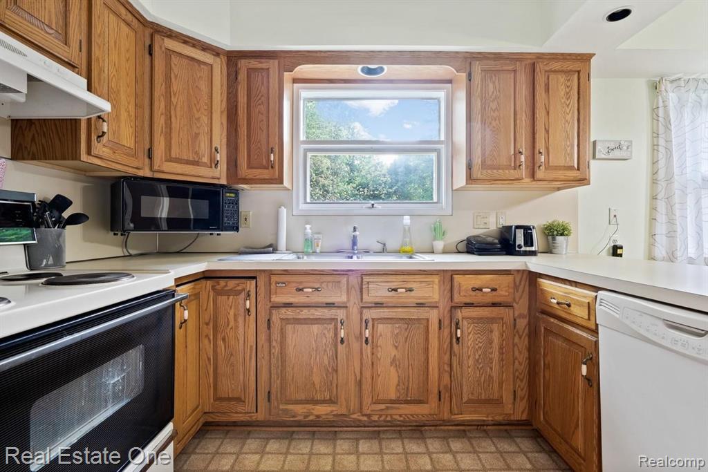 1503 Biggers Drive Rochester Hills, MI 48309 - Photo 8 of 29