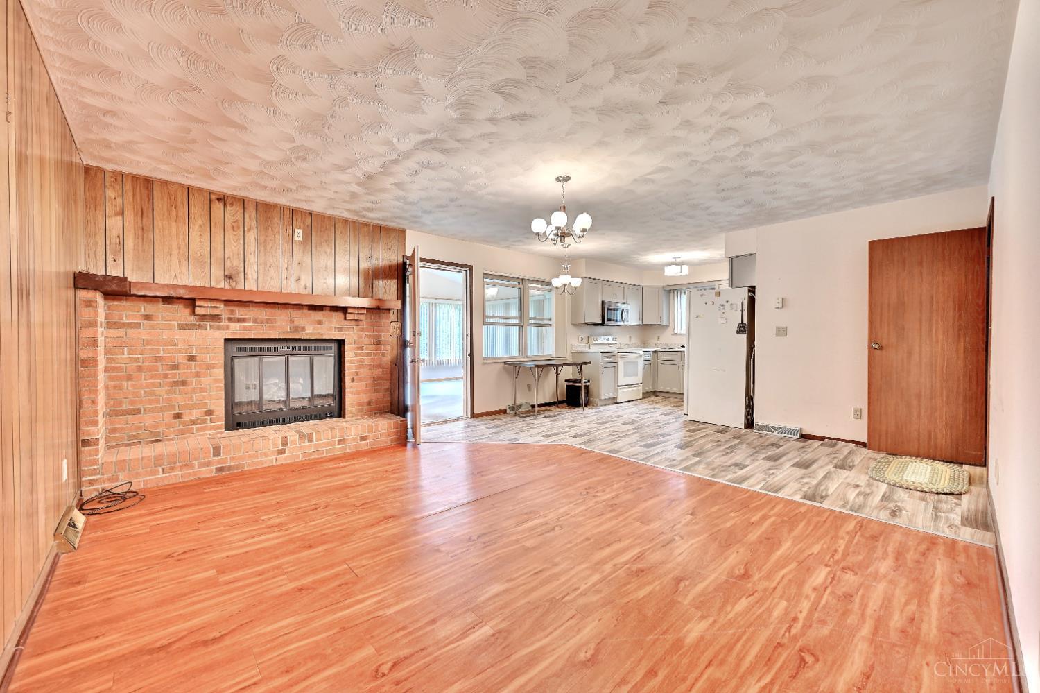 8043 Dimmick Road West Chester, OH 45241 - Photo 3 of 35 Family Room & Kitchen