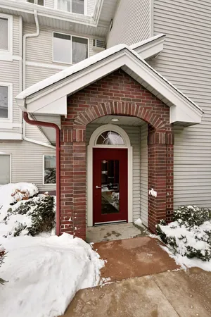 $199,900 | 7420 Edinborough Way, Unit 6106, Edina, MN 55435
