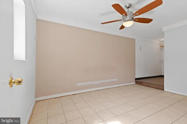 $299,900 | 571 West Diamond Avenue, Unit 40, Gaithersburg, MD 20877