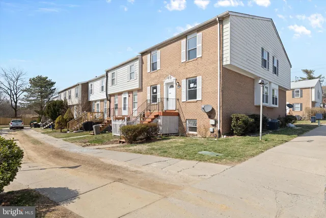 $299,900 | 571 West Diamond Avenue, Unit 40, Gaithersburg, MD 20877