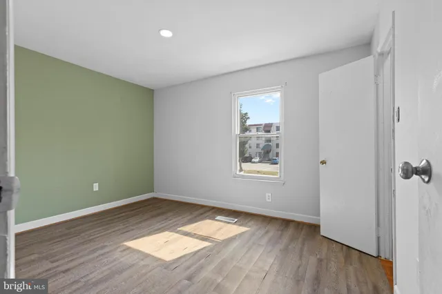 $299,900 | 571 West Diamond Avenue, Unit 40, Gaithersburg, MD 20877