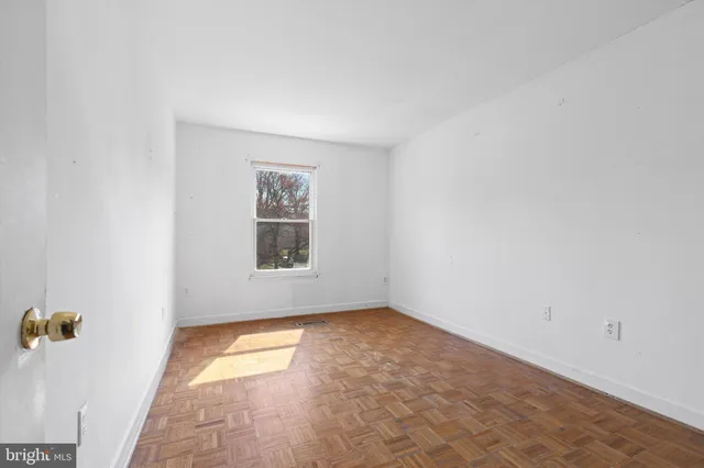 $299,900 | 571 West Diamond Avenue, Unit 40, Gaithersburg, MD 20877