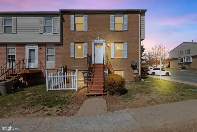 $299,900 | 571 West Diamond Avenue, Unit 40, Gaithersburg, MD 20877