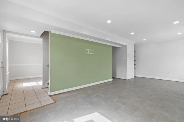 $299,900 | 571 West Diamond Avenue, Unit 40, Gaithersburg, MD 20877