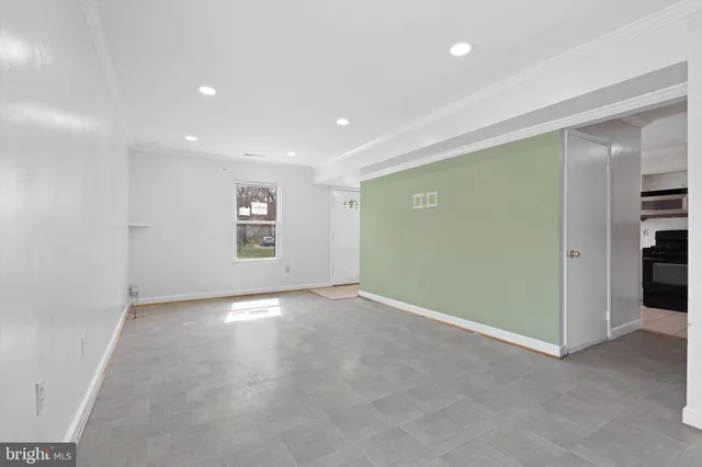 $299,900 | 571 West Diamond Avenue, Unit 40, Gaithersburg, MD 20877