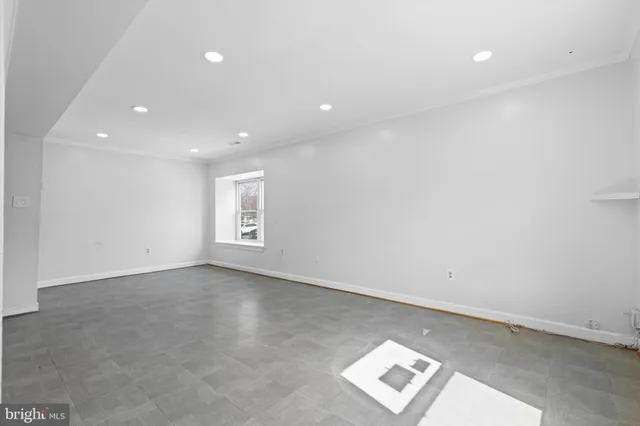 $299,900 | 571 West Diamond Avenue, Unit 40, Gaithersburg, MD 20877